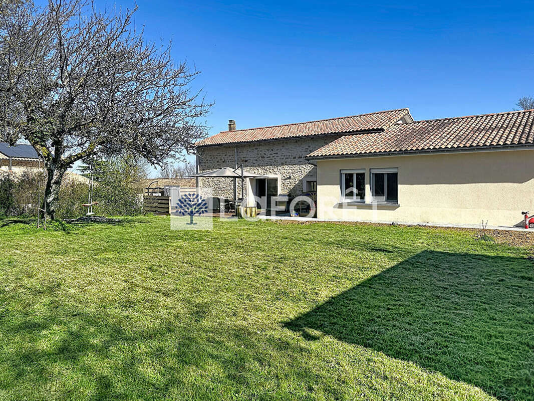 Maison à MAZIERES-EN-GATINE
