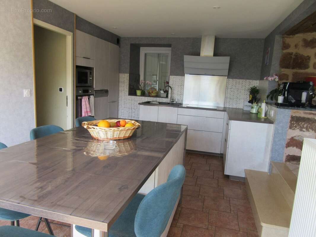 Maison à SAINT-CHRISTOPHE-VALLON