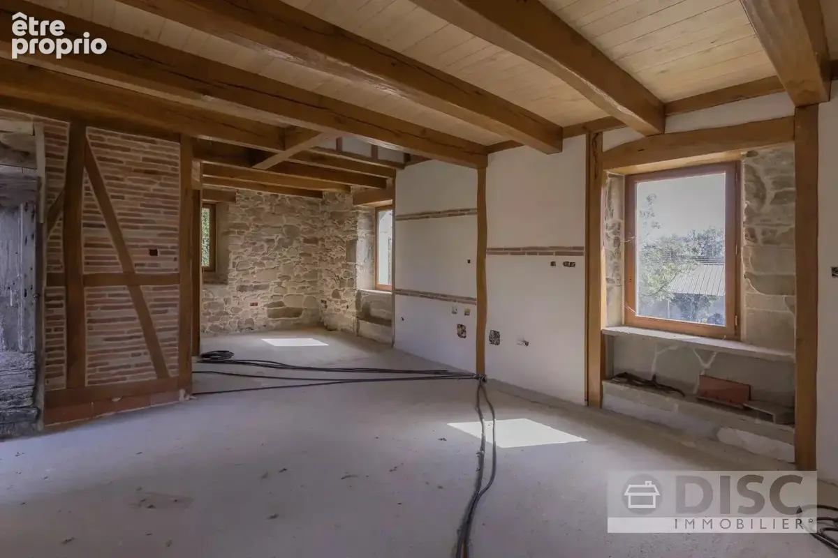 Maison rénovée en partie avec beaucoup de potentiel. - photo 3