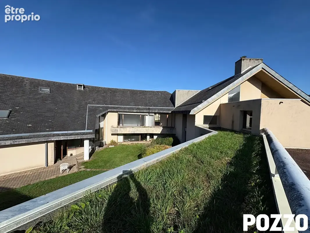 Immeuble de rapport à Coutances 1200 m²  de bureau dont une partie libre sur 3919 m² de terrain - photo 11