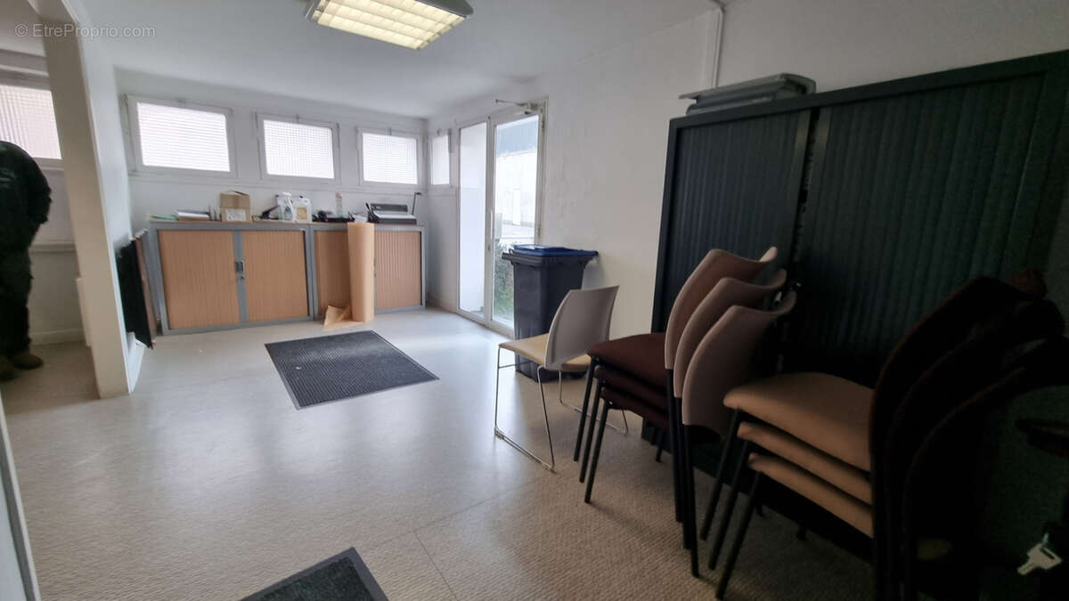 réf 3972 - Immeuble bien situé à usage d'habitation et professionnel avec garages - photo 3