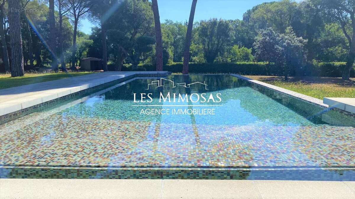 Maison à ROQUEBRUNE-SUR-ARGENS