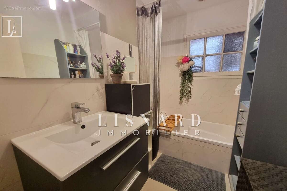 Appartement à VALLAURIS