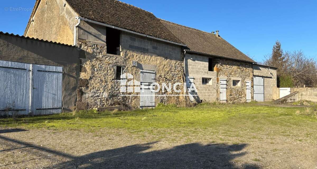 Maison à SAINT-AUBIN-DE-LOCQUENAY