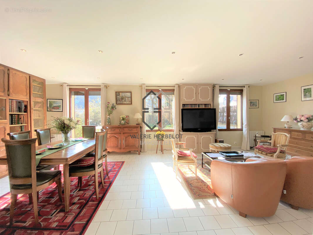 Maison à CHENNEVIERES-SUR-MARNE