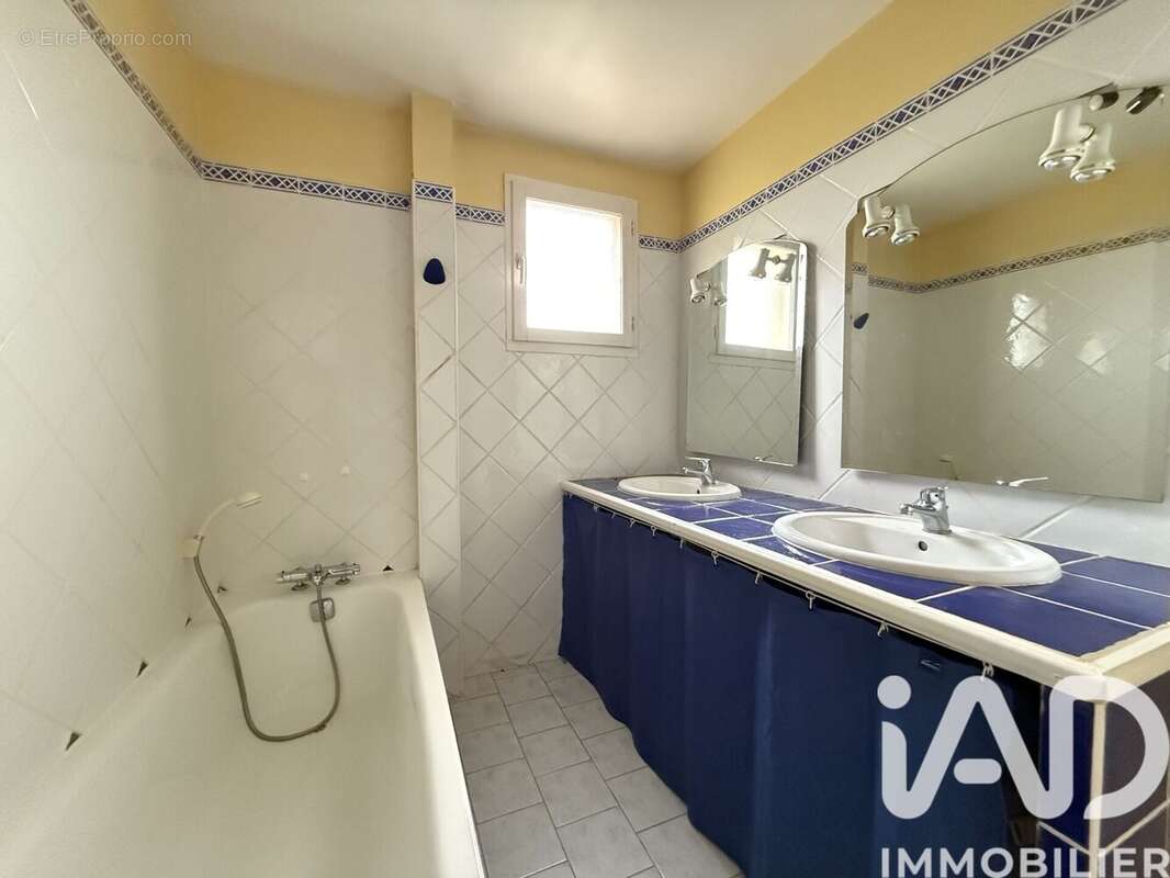 Photo 8 - Maison à VENELLES