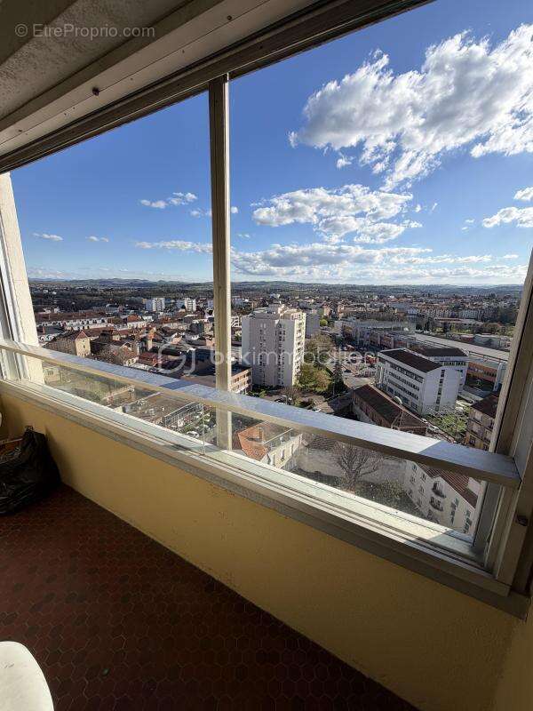 Roanne hyper centre Bel appartement de 80 m2 avec vue imprenable, grands balcons, parkings privé et cave - photo 3