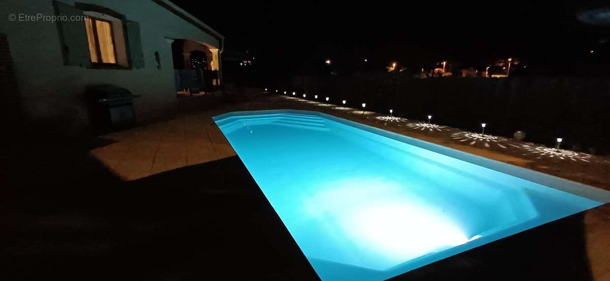 Agréable villa avec piscine chauffée et terrain de pétanque. - photo 22