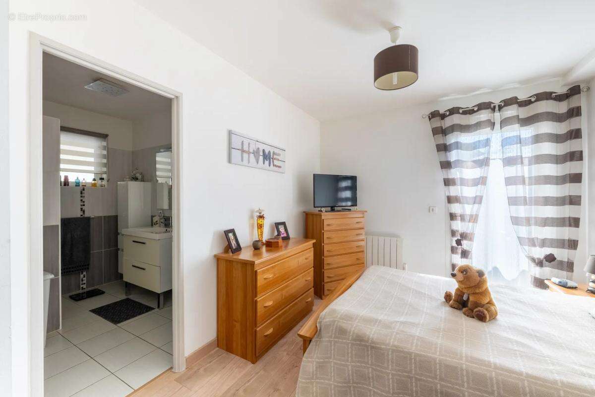Maison à MEZIERES-SUR-SEINE