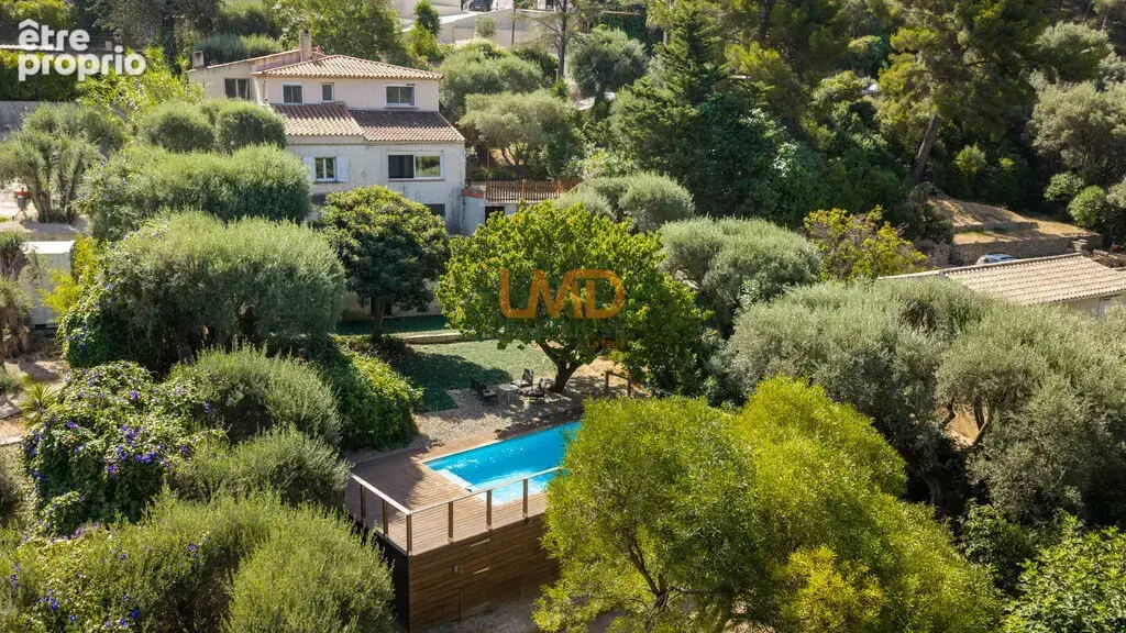 Maison à CEYRESTE
