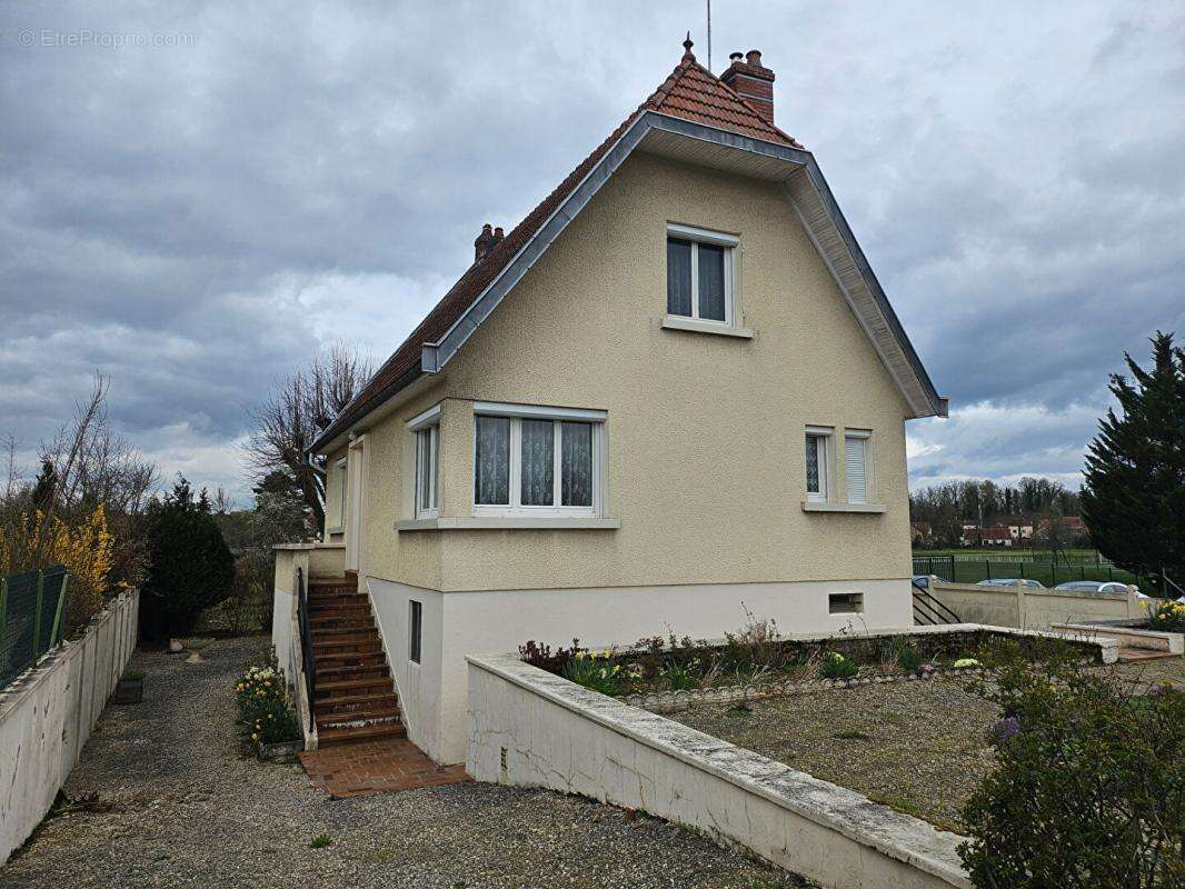 Maison à MIREBEAU-SUR-BEZE