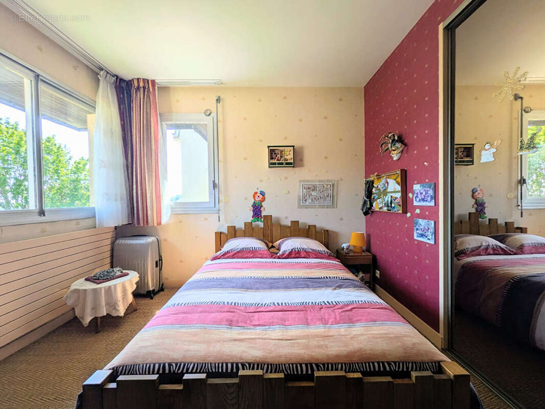 Maison d'architecte familiale de 170 m² avec jardin, terrasses et double garage dans un quartier résidentiel recherché - photo 11