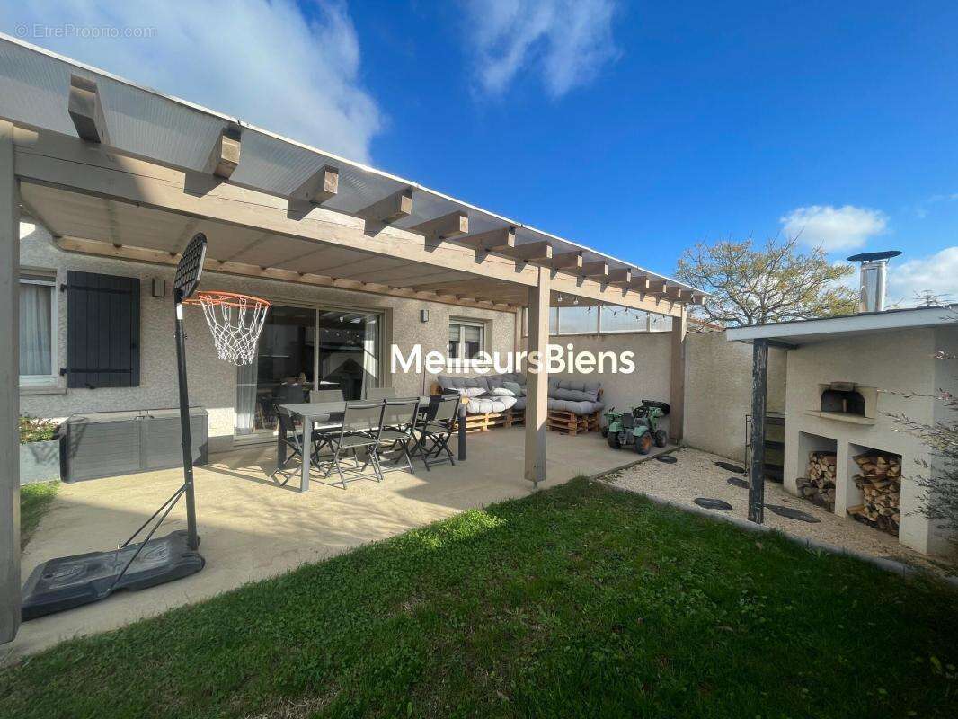 Maison à BEAUMONT-MONTEUX