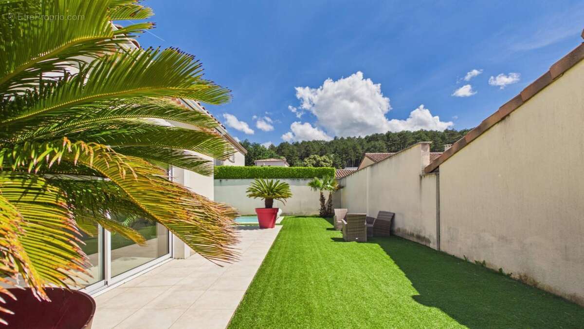 Maison à MONTELIMAR