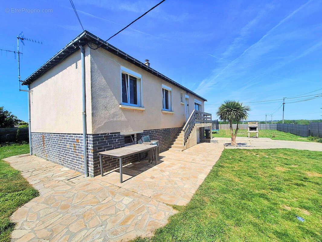 Maison à GRUGE-L'HOPITAL