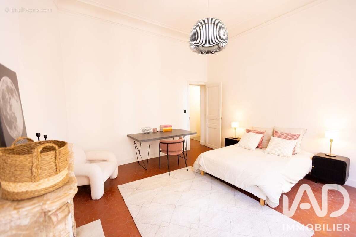 Appartement 176 m² à Marseille-1e  - photo 4