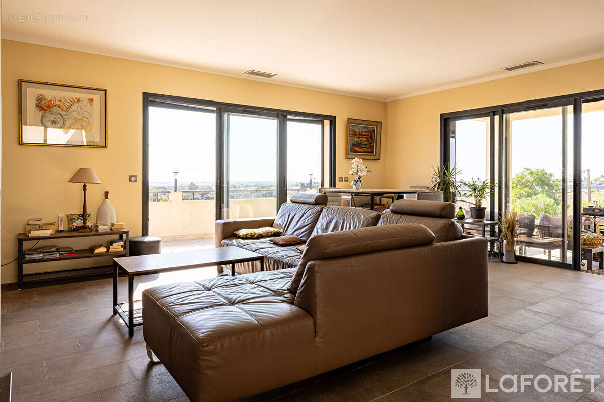 Villa de plain-pied récente Borgo 5 pièce(s) 135 m2 - photo 5