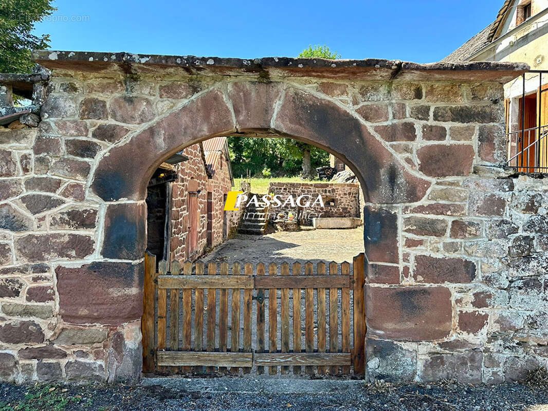 A VENDRE - Ancien corps de ferme et terrains - LAUSSELENQ - photo 3