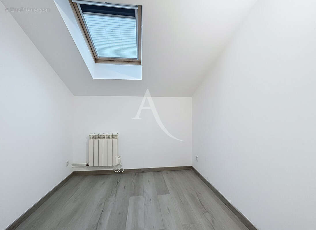 Appartement Sainte Barbe 4 pièces - duplex - deux chambres - cave - stationnements - photo 6
