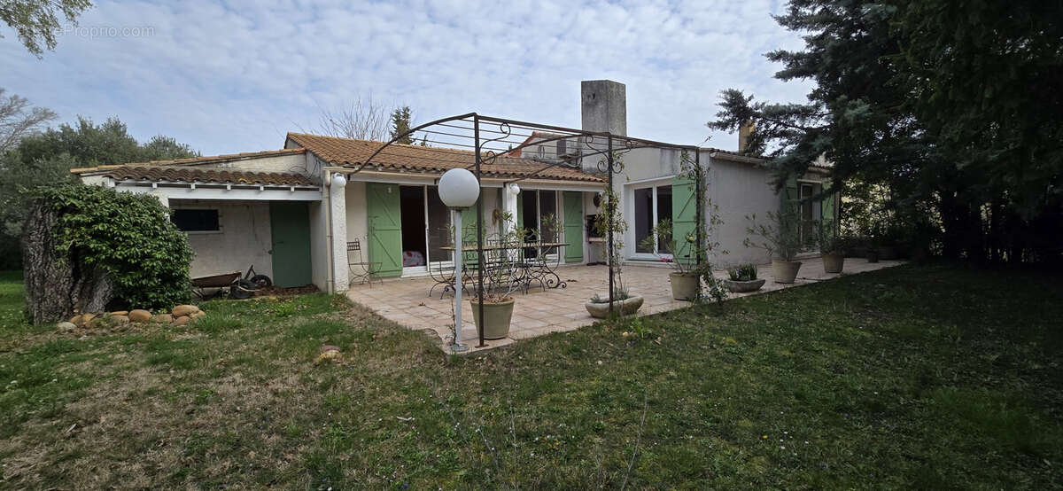 Maison à MORIERES-LES-AVIGNON