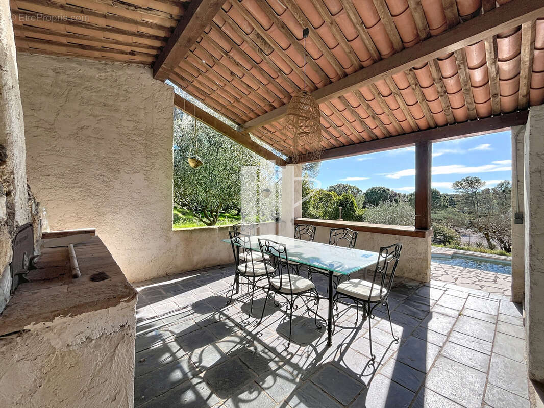 Villa provençale avec piscine, T2 indépendant et fort potentiel   Domaine sécurisé - photo 17