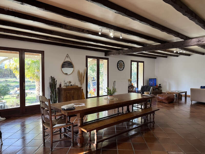 Maison à SAINT-PIERRE-DU-PALAIS