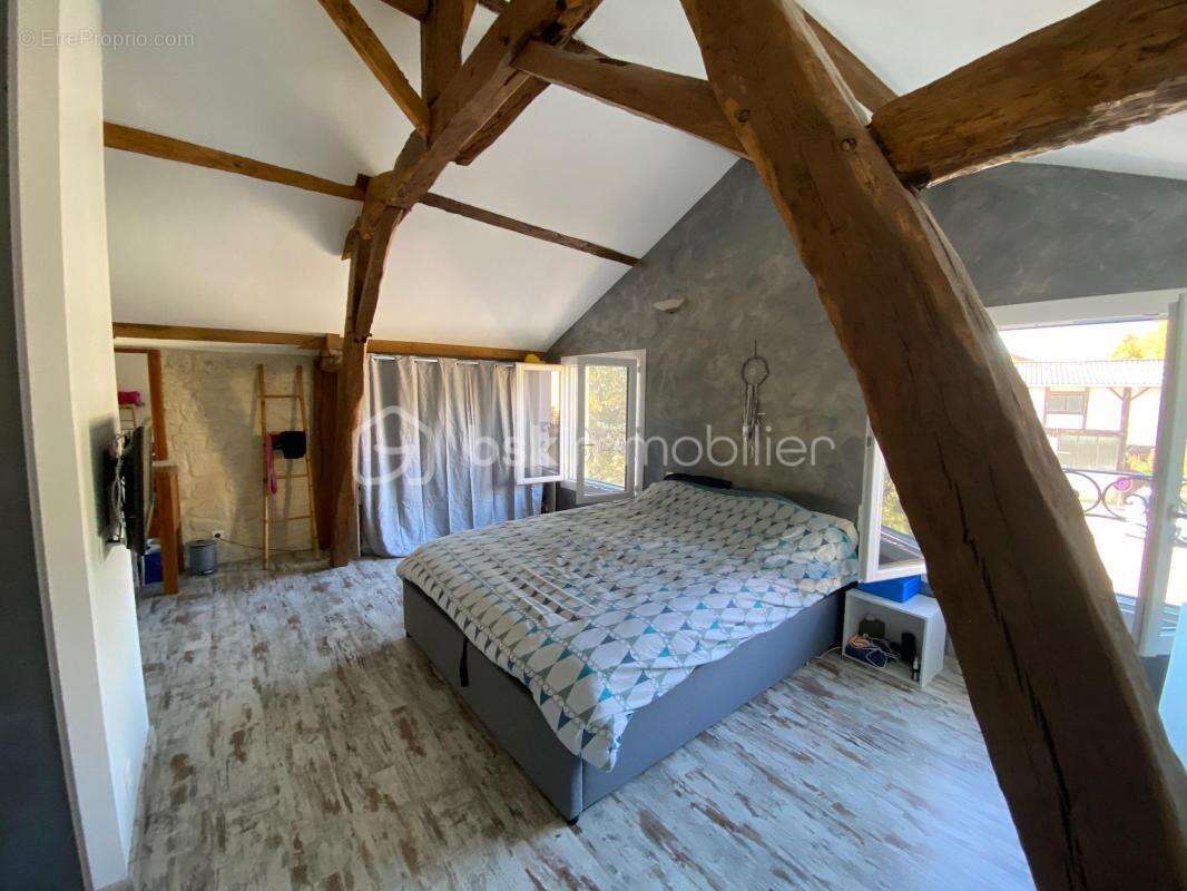 Maison à VILLECOMTAL-SUR-ARROS