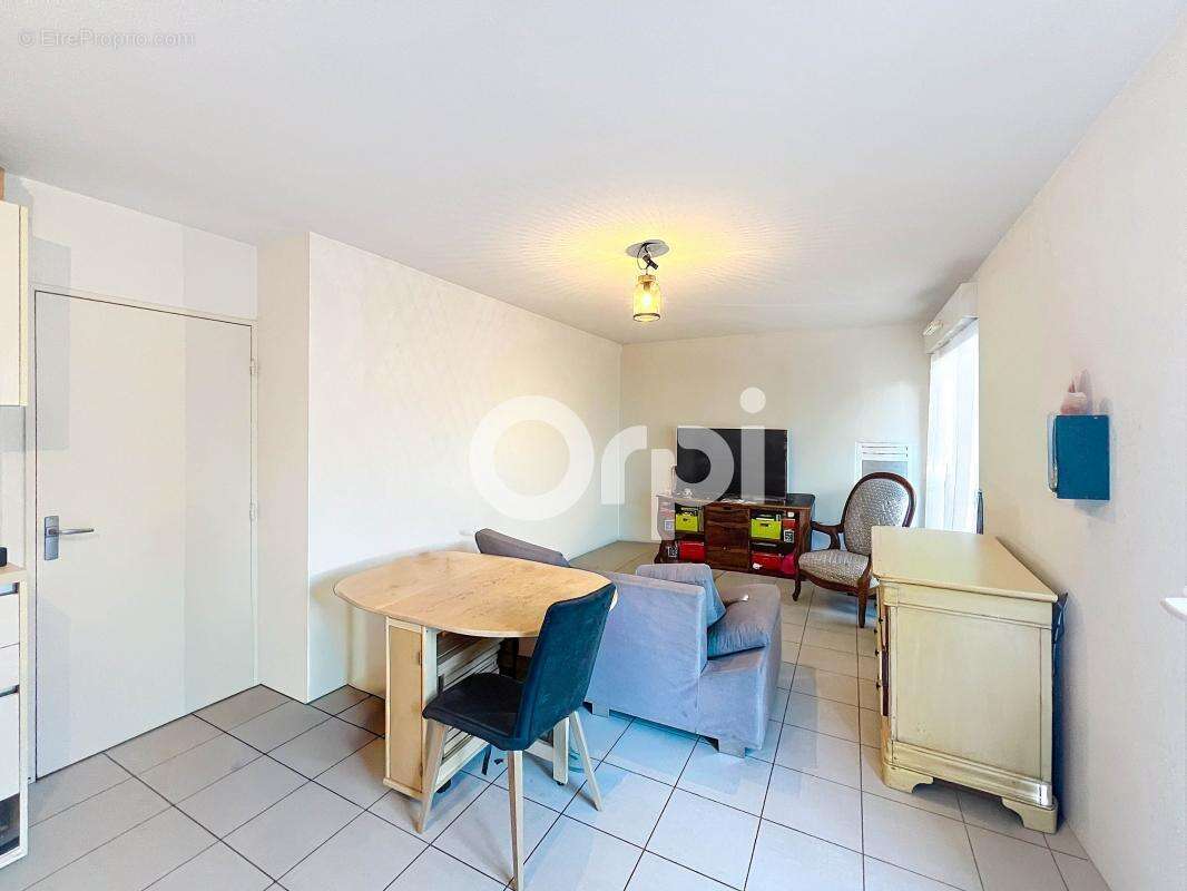 3 Pièces de 57 m²  avec 2 places de parking en sous-sol à Roquebrune-sur-Argens 83520  · Quartier Golf - photo 6