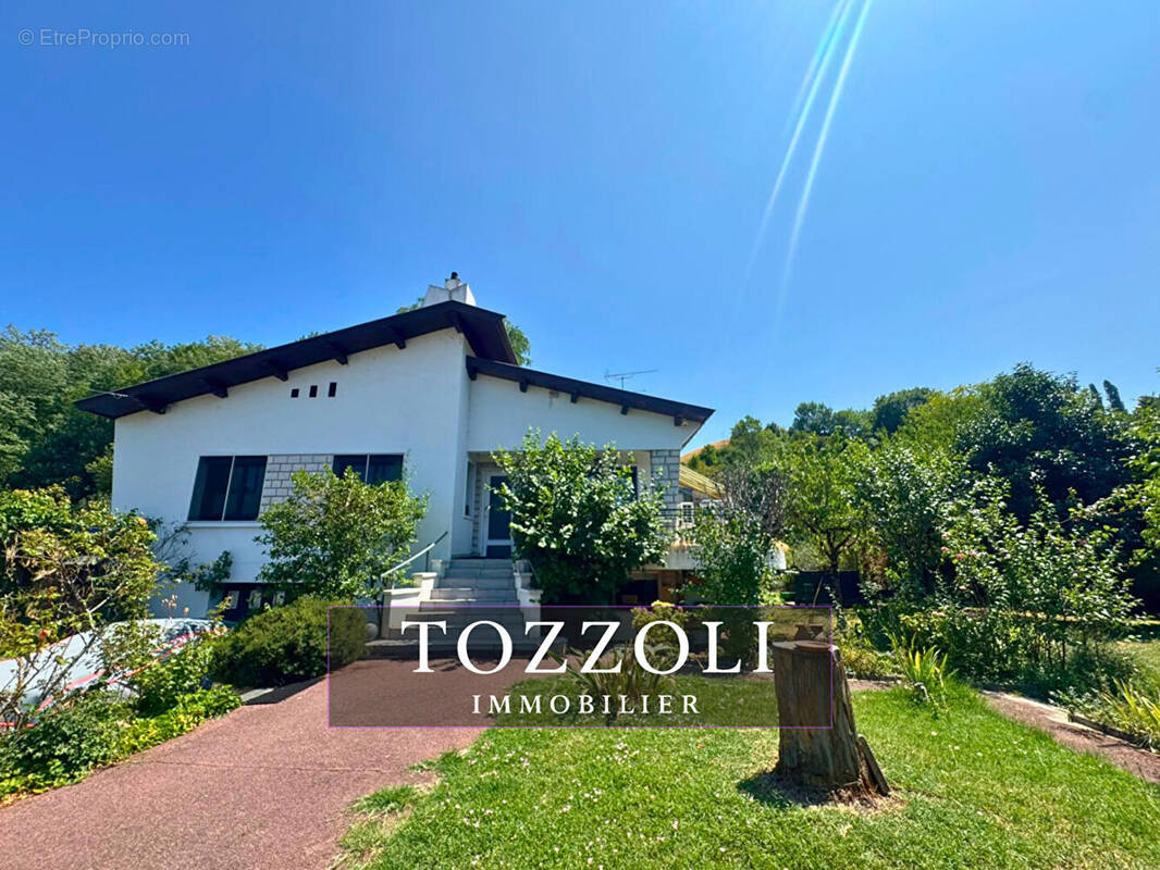 Maison Saint Clair De La Tour  97m² - photo 1