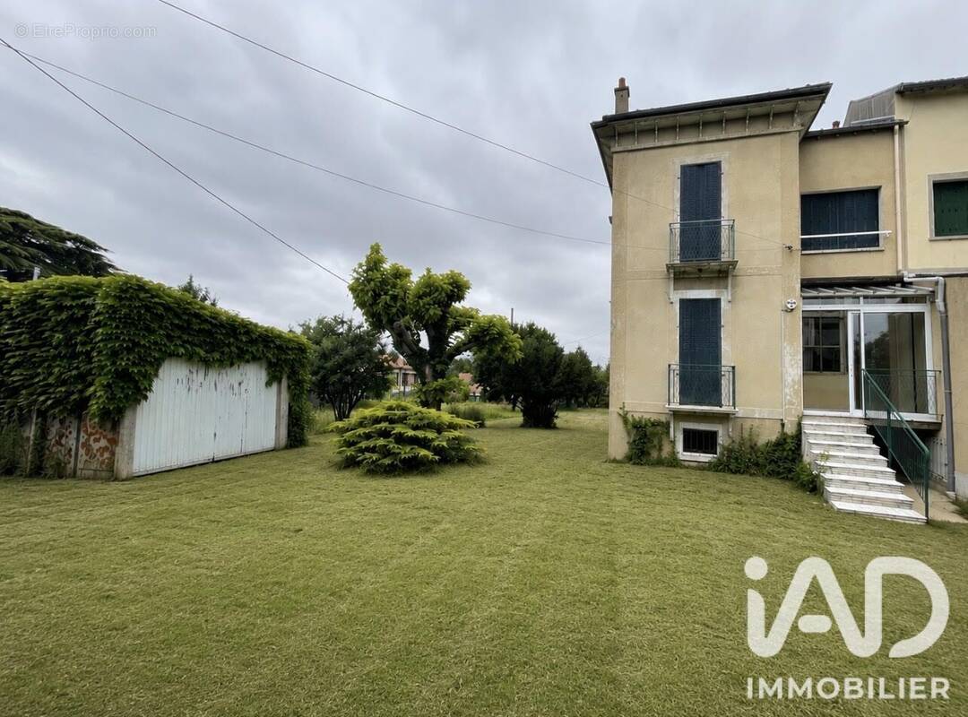 Photo 1 - Maison à VILLENEUVE-LA-GUYARD