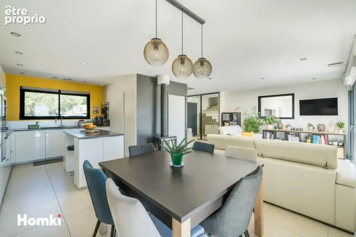 Maison/Villa T5 de 120 m² à Bourg-Saint-Andéol 07700 - photo 7