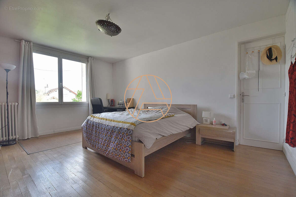 Maison à SAINT-MAUR-DES-FOSSES