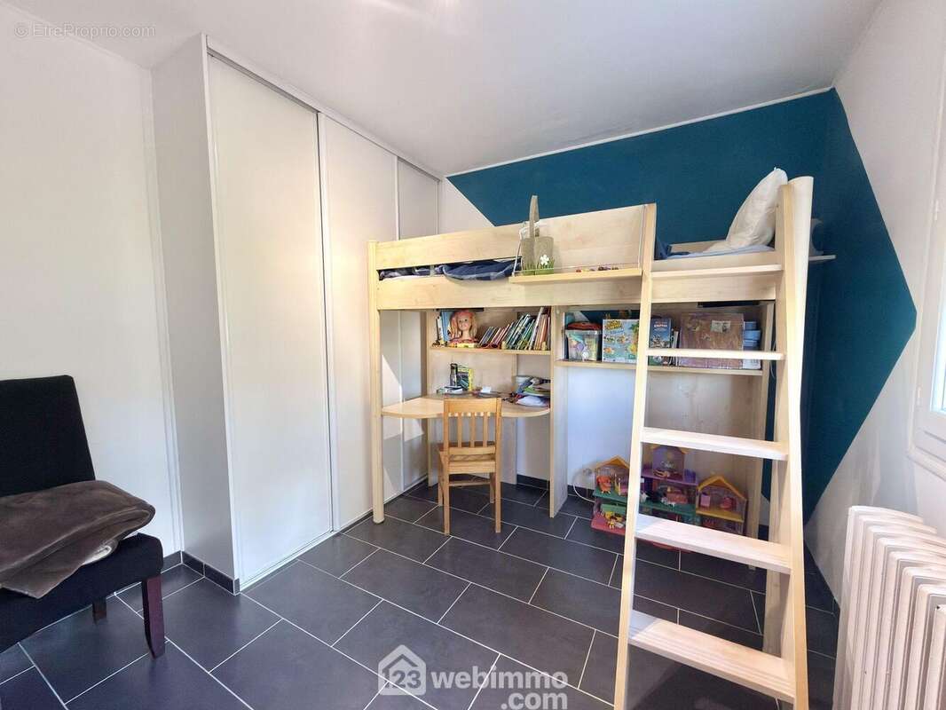 Maison 102 m² à Maze  - photo 8