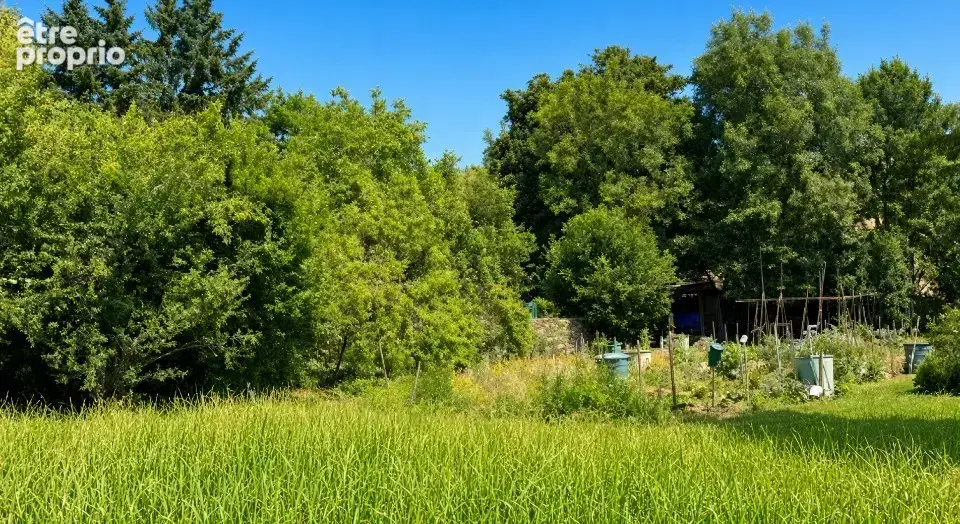 Terrain à CHARBONNIERES-LES-BAINS