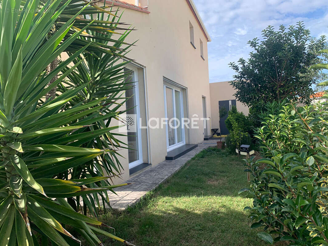 Maison à SAINT-JEAN-LASSEILLE