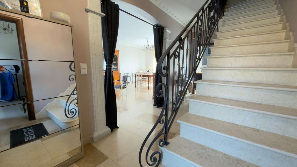 EXCLUSIVITE  Maison sous sol total, 4 chambres, bureau, 3 points d'eau… - photo 5