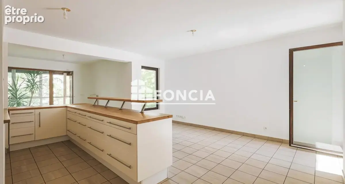Grenoble – Boulevard Gambetta – Résidence Le Connétable – T3 de 74 m² avec terrasse et loggia - photo 10