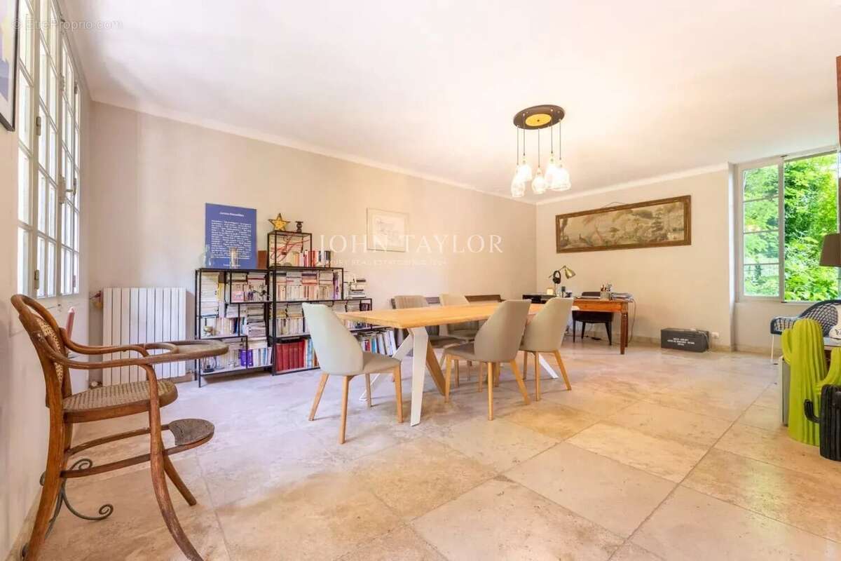 Appartement à LA TOUR-D'AIGUES