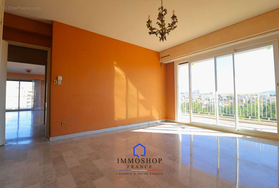 Appartement à MARSEILLE-4E
