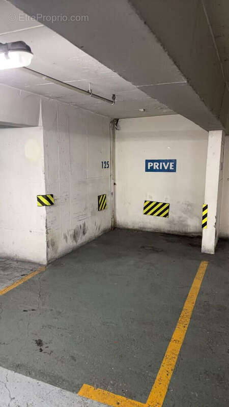Parking à PARIS-9E