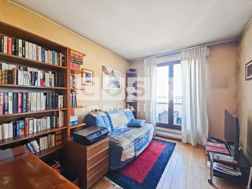 Appartement à COURBEVOIE