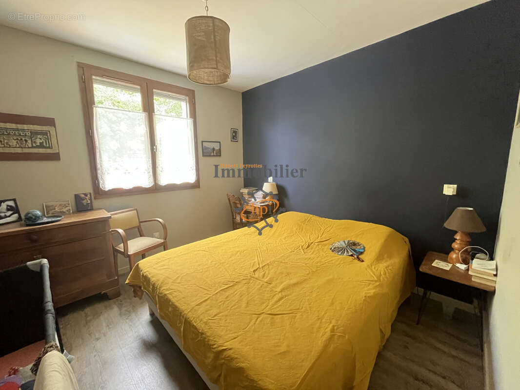Maison individuelle avec garage, dépendances et terrain attenant. - photo 11