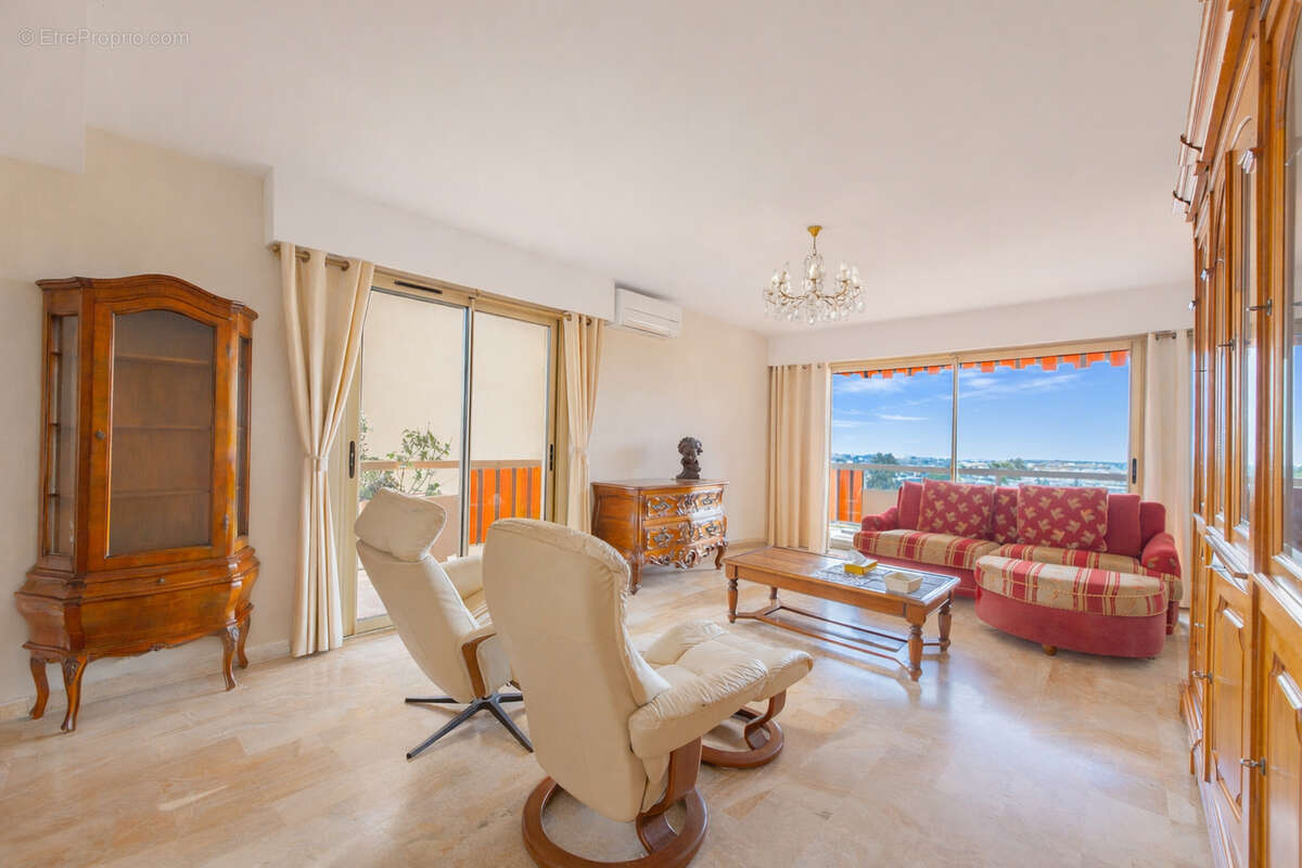 Appartement à MANDELIEU-LA-NAPOULE