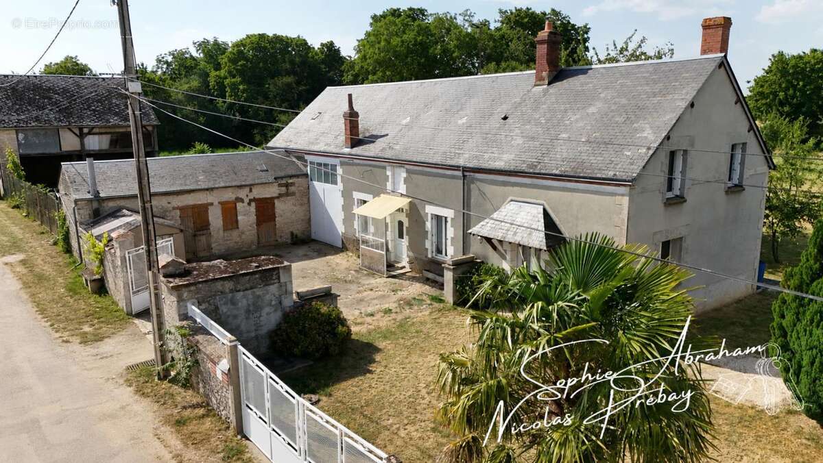 Maison en pierres, granges attenante et dépendances, terrain - photo 2