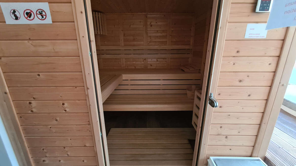 Commerce à GREOLIERES