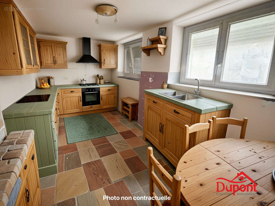 Maison à MAUBERT-FONTAINE