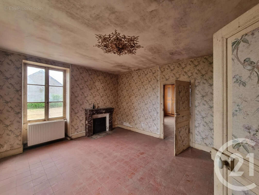 Maison à CORVOL-D'EMBERNARD