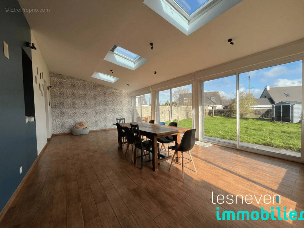 Appartement à PLOUVIEN