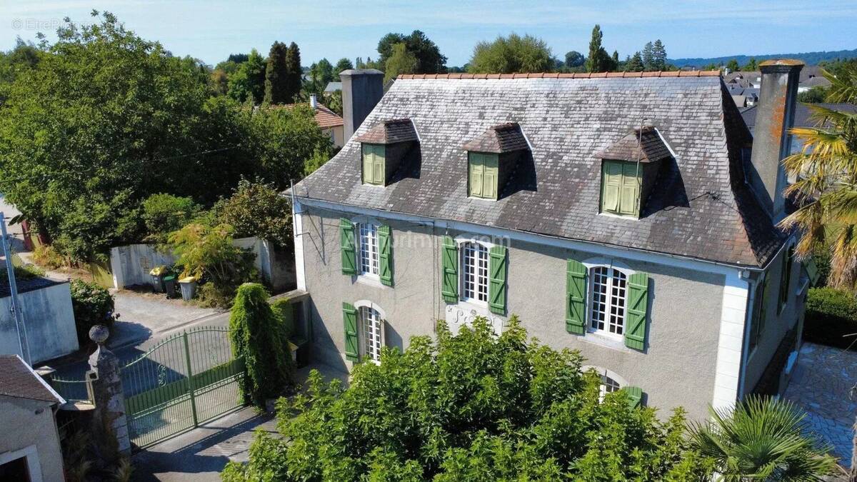 Maison à LAMARQUE-PONTACQ