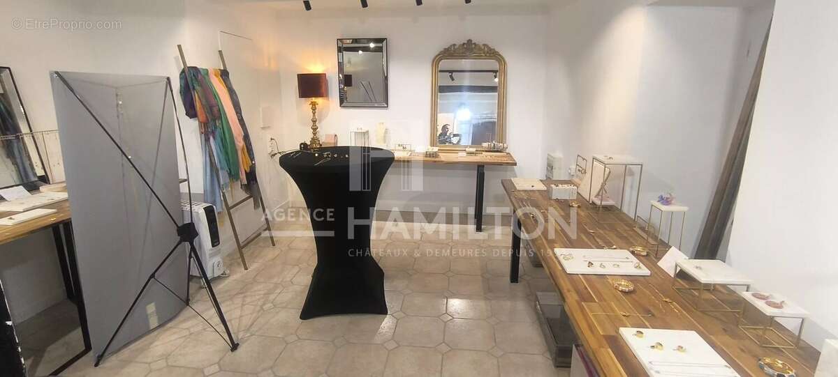 Commerce à VALBONNE